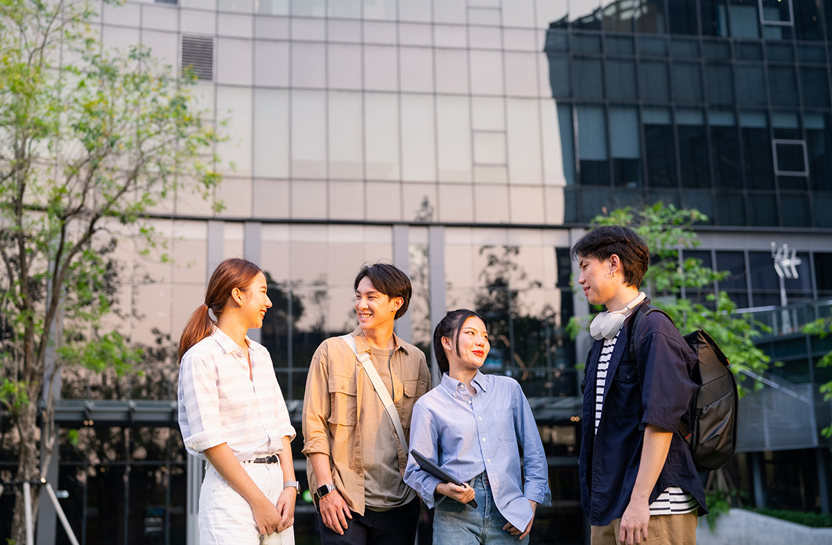 Trường Đại học Luật, ĐHQGHN khảo sát nhu cầu học tập của thí sinh.
