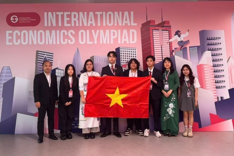 Học sinh Trường THPT Chuyên KHXH&NV xuất sắc giành huy chương tại Olympic Kinh tế Quốc tế 2026