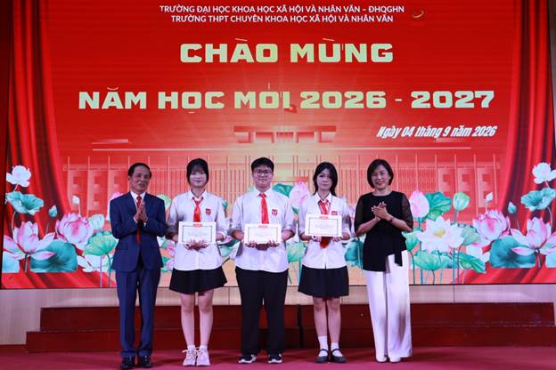 Thầy và trò trường THPT Chuyên KHXH&NV hân hoan chào đón năm học mới 2026-2027