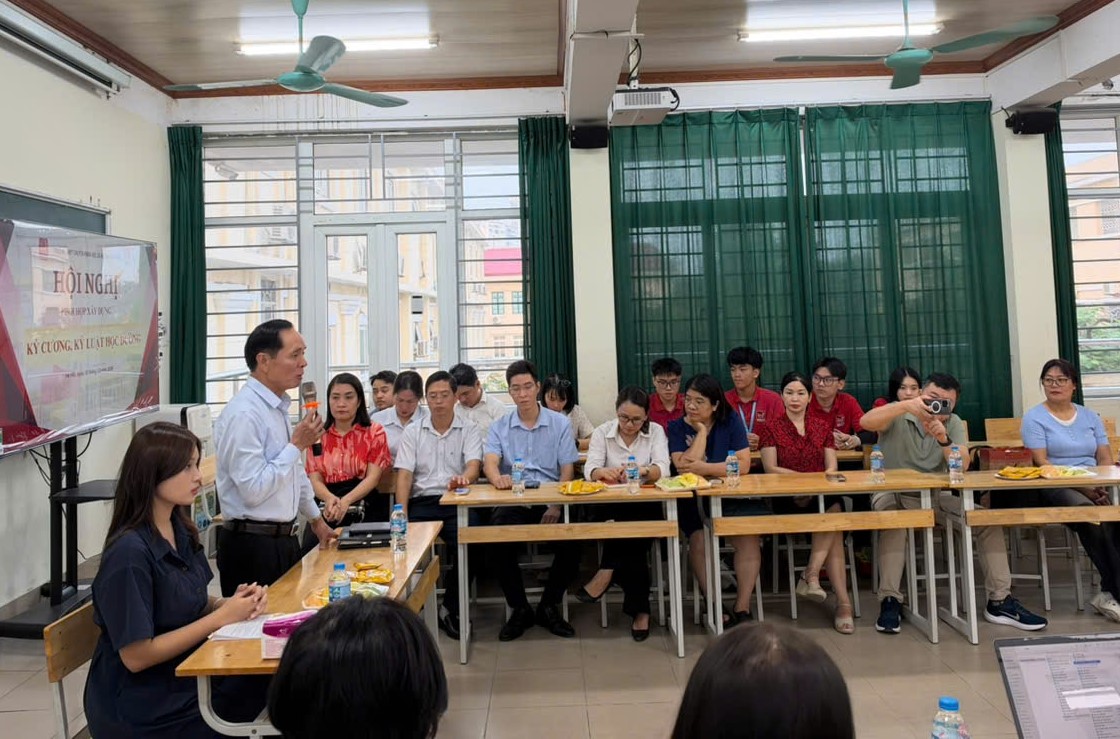 Trường THPT Chuyên KHXH&NV tăng cường xây dựng môi trường học đường kỉ luật, kì cương, nền nếp